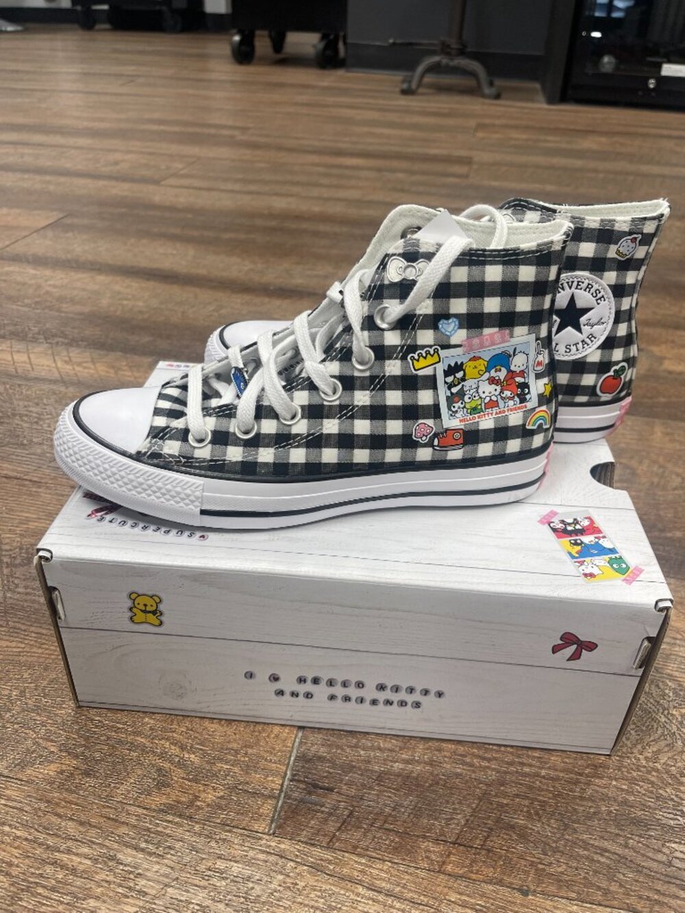 Converse x Hello Kitty & Friends Gingham High Tops NWT Women's 6.5 - Picture 9 of 13